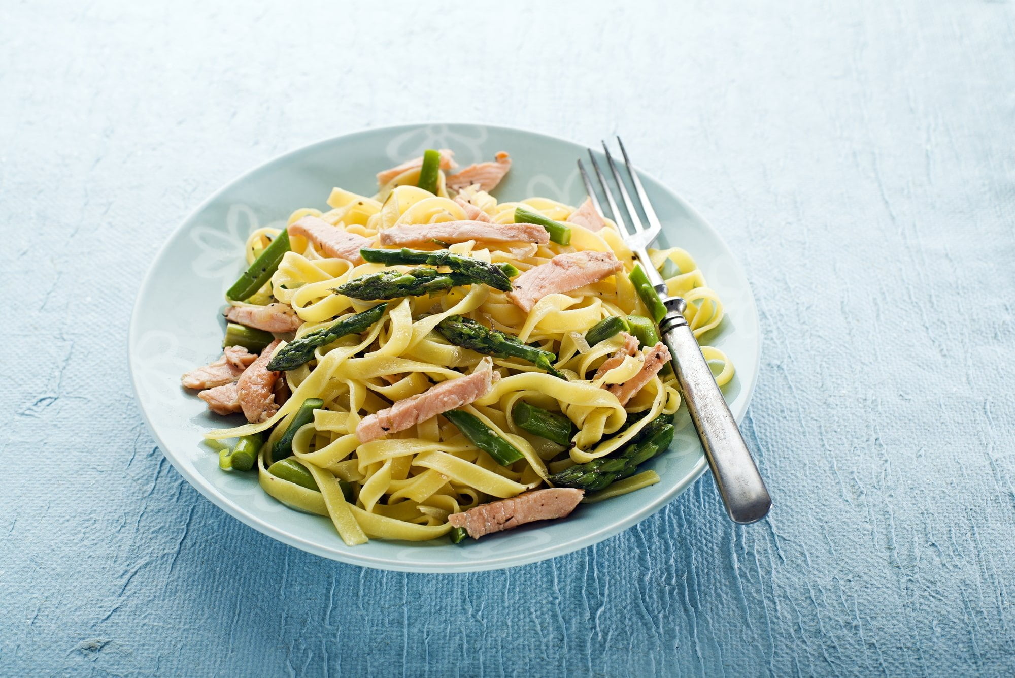 Fresh pasta with smoked salmon and asparagus in the sauce